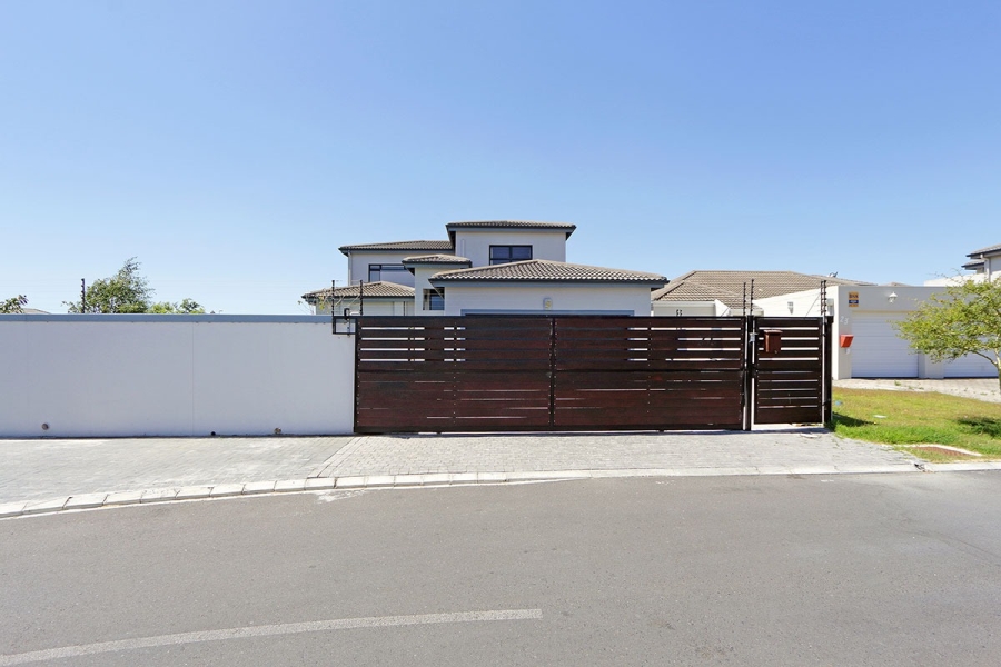 4 Bedroom Property for Sale in Parklands North Western Cape